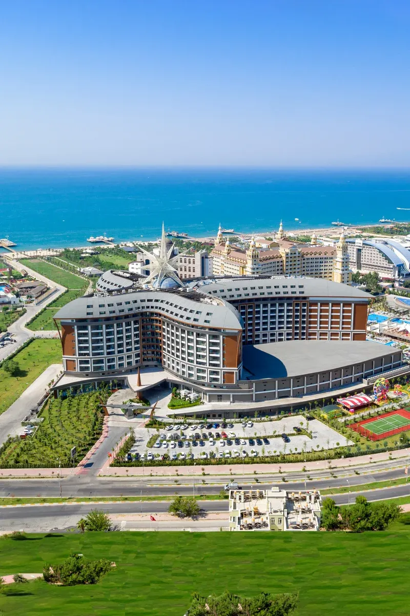 Adam & Eve Resort Hotel atrium ve mimari